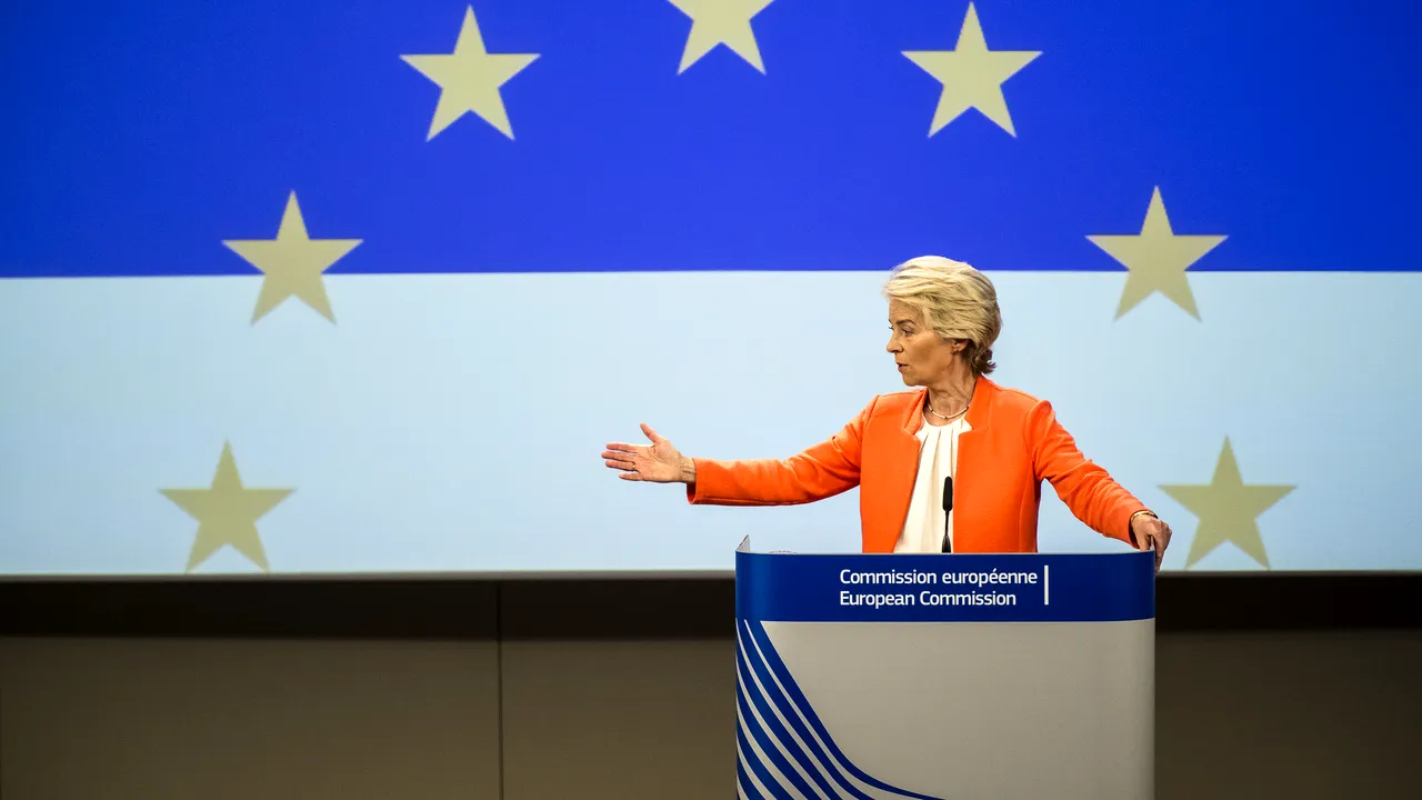 Noua echipă a Comisiei Europene, formată din 40% femei. Roxana Mînzatu, printre cele 11