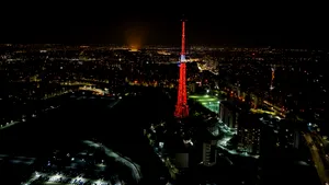 Peste 140 de clădiri din România vor fi iluminate în roșu de Ziua Europeană a numărului 112