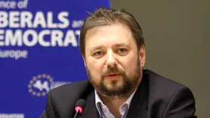 Antonescu a anunţat desemnarea lui Cristian Pârvulescu drept coordonator al Forumului constituţional