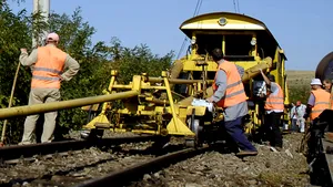 Mehedinţi: Alunecarea de teren de la Balota care a afectat calea ferată s-a accentuat