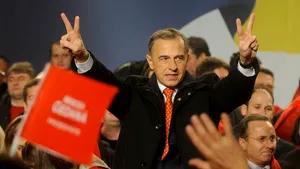 Trei exit-poll-uri îl dau câştigător pe Geoană, unul pe Băsescu
