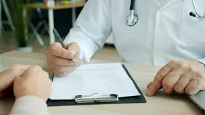 Un medic-șef din Austria, concediat după ce i-a spus unui pacient obez că „doar Auschwitz” l-ar putea ajuta să slăbească