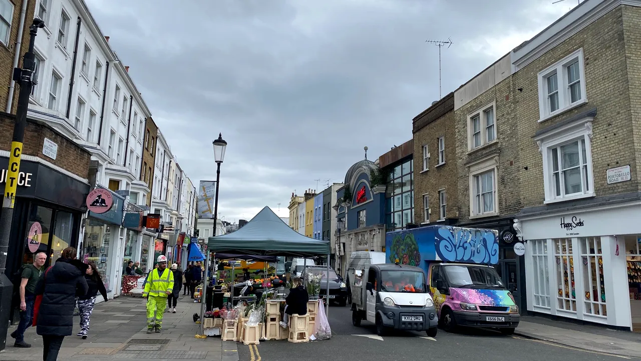 Jurnal de carantină al Anei din Londra. EPISODUL 2: Pare că oraşul se închide în cateva zile. Ce aplicaţie îi ajută pe englezi
