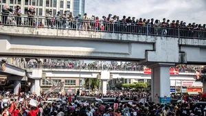 Legea marţială, instituită în oraşe din Myanmar pentru oprirea protestelor faţă de lovitura de stat 