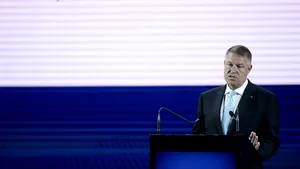 Klaus Iohannis speculează scandalul de la TAROM: PSD a dorit să ţină avioanele la sol şi promisiunile în aer