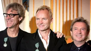 Membrii trupei The Police, cavaleri ai Ordinului Artelor şi Literelor