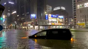 Ploi torențiale în apropiere de Tokyo: patru oameni au murit, iar mii de persoane au rămas blocate