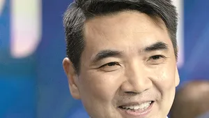 Fondatorul ZOOM trăieşte visul american: de la imigrant, la o avere de peste 10 miliarde de dolari