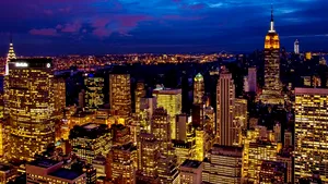 Un bărbat şi-a aruncat copilul de pe un turn de 52 de etaje, după care s-a sinucis, la New York