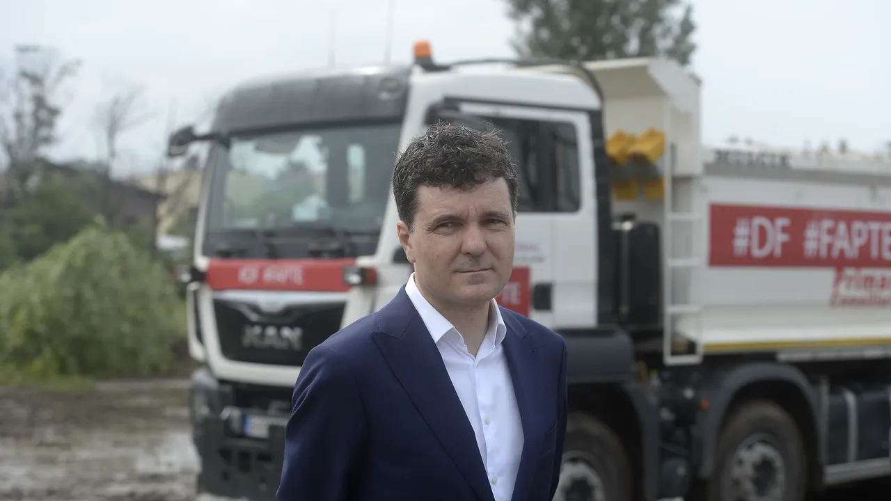 Nicuşor Dan îi pregăteşte Gabrielei Firea o aniversare cu o nouă conferinţă de presă în stradă