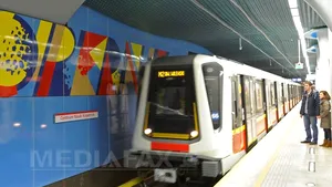 Versuri scrise de Ana Blandiana şi Ioan Es. Pop, publicate în metrourile din Varşovia
