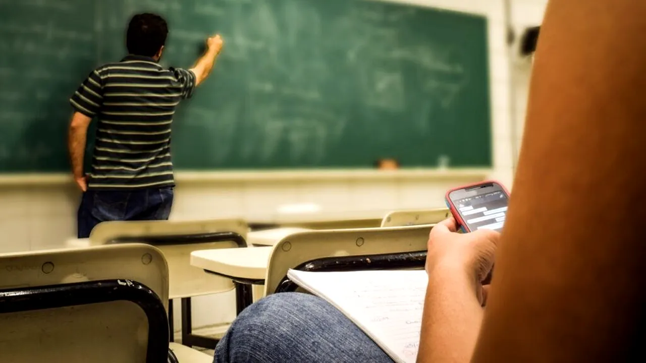Proteste ale sindicatelor profesorilor față de intenția de majorare a normei didactice