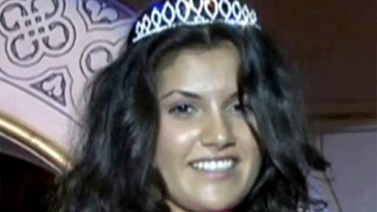 Miss World România, accidentată de un scuter în timp ce trecea strada - VIDEO
