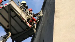 Arhitect: 3.000 de blocuri din Capitală au probleme cu faţadele şi le pot cădea bucăţi de tencuială