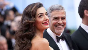 George Clooney dă în judecată revista Voici pentru publicarea unor fotografii cu gemenii săi