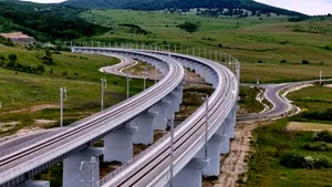 Guvernul a aprobat un împrumut de 630 de milioane de euro de la Banca Europeană de Investiții pentru modernizarea liniei feroviare Brașov–Sighișoara