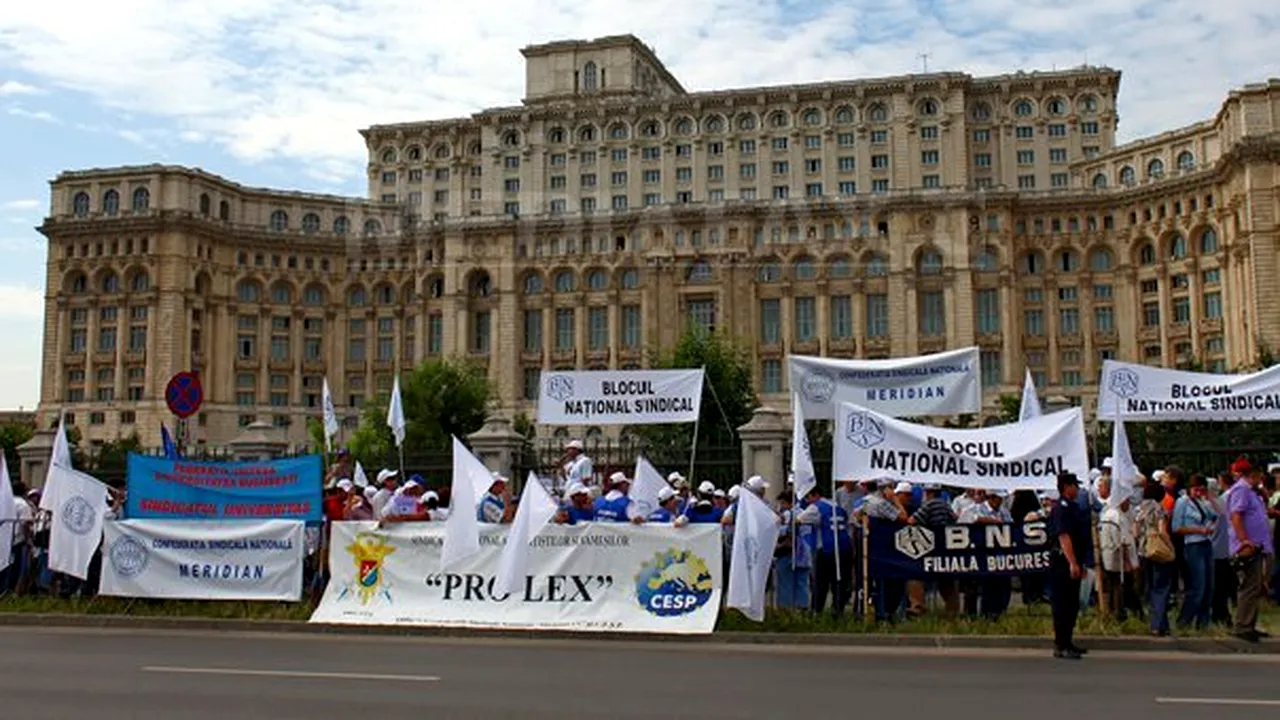 Poliţiştii recomandă şoferilor două rute ocolitoare pentru a evita zona Parlamentului