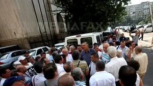 Protest în faţa sediului CC: Participanţii au cerut validarea referendumului