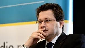 Alexandru şi colegii de la Poli au absolvit sub cerul liber, dar cu mască