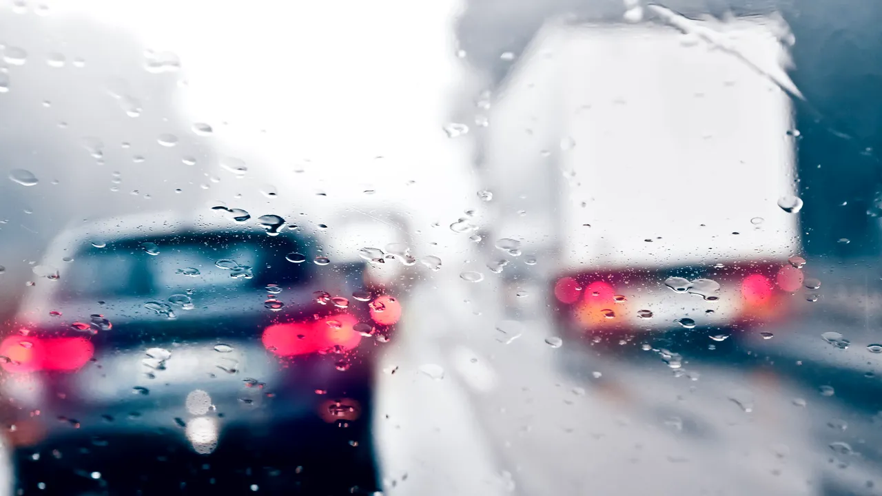 Plouă torenţial pe Autostrada A2 Bucureşti-Constanţa