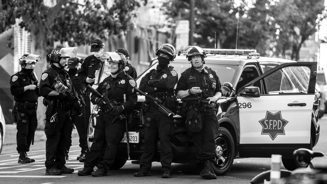 Doi afro-americani au fost găsiţi spânzuraţi de copaci în SUA, dar familiile lor susţin că nu e vorba de sinucideri