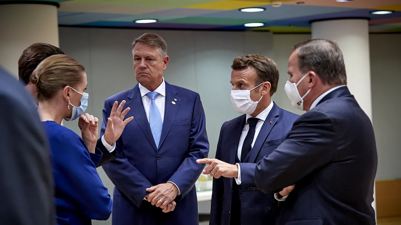 Reacţia Administraţiei Prezidenţiale după apariţia mai multor fotografii în care Klaus Iohannis nu purta mască