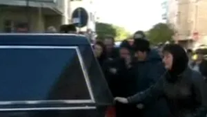 Sicriul cu trupul neînsufleţit al asistentei Maricica Hăhăianu a ajuns la Râmnicu Sărat - VIDEO