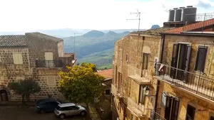 Mărturiile familiilor care au cumpărat case cu doar 1 euro în Italia. Ce s-a întâmplat după ce s-au mutat în noile locuinţe - FOTO