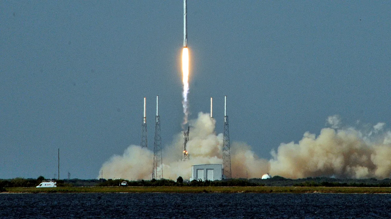 Elon Musk vrea un nou record cu rachete reutilizabile: ”Este cea mai ieftină. Dar costă 50 milioane de dolari!”