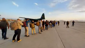 Cei 14 români evacuaţi din Afganistan au ajuns la Islamabad. Alături de aceştia se află şi 4 cetăţeni bulgari