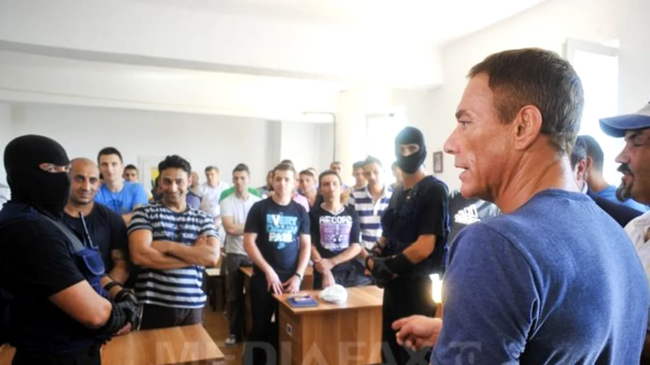 Jean-Claude Van Damme la Jilava. Ce le-a povestit deţinuţilor - FOTO, VIDEO
