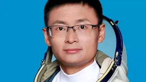 China trimite primul astronaut civil în spaţiu: este un profesor universitar în vârstă de 36 de ani

