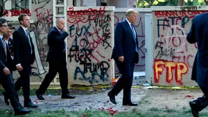 Donald Trump, declaraţii controversate: Tehnica „strangulării” le poate fi necesară poliţiştilor în unele situaţii