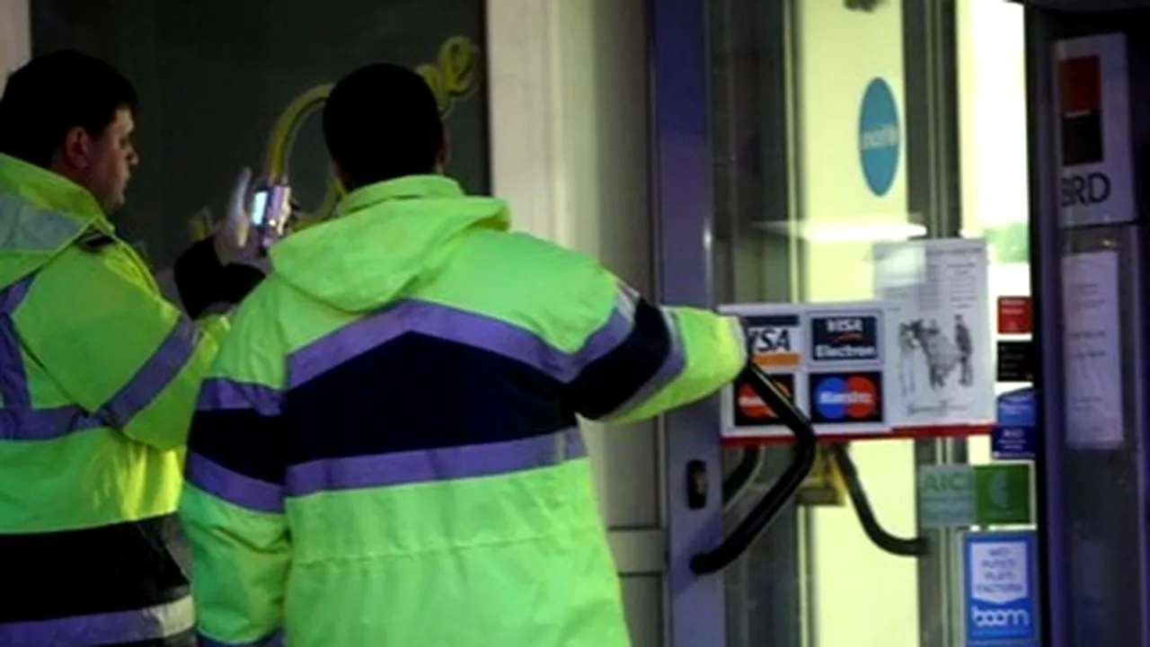 Autorii jafului de la Timişoara au fost aşteptaţi cu maşina şi au acroşat două autoturisme