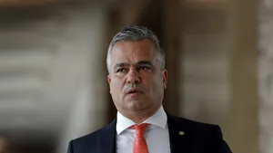 Ce scrie despre „șansele lui Veștea” cea mai mare companie la nivel mondial de consultanță și risc politic