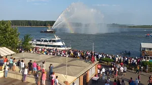 Primăria Galaţi vrea să afle de la cetăţeni ce personalităţi merită să aibă un bust într-un parc