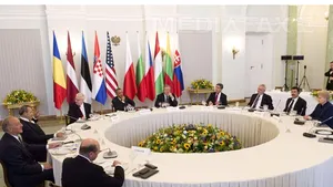 ÎNTÂLNIRE Obama - liderii ţărilor est-europene: Preşedintele SUA propune un miliard de dolari pentru un plan de securitate în Europa de Est. Băsescu, prezent la discuţiile din Polonia - FOTO şi VIDEO