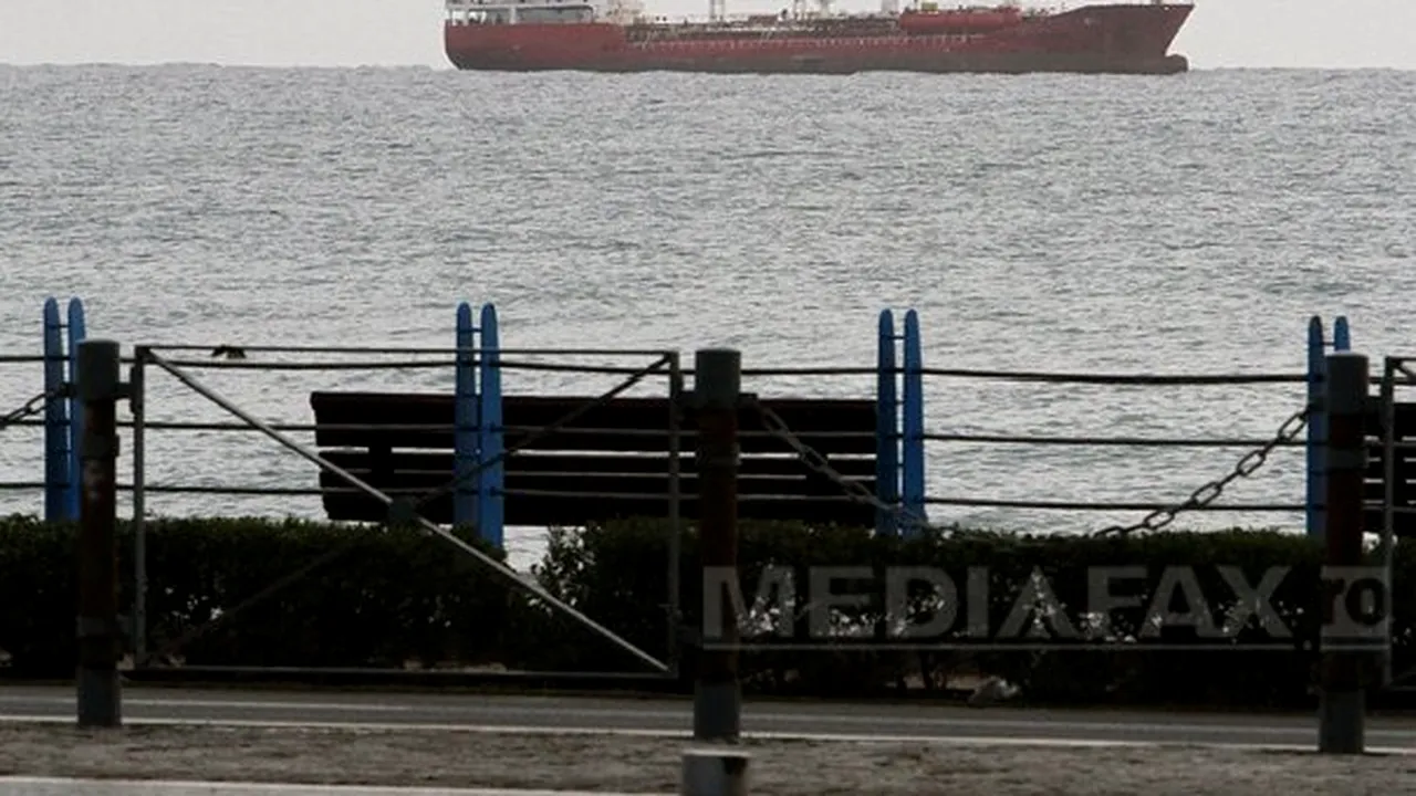 29 de marinari români blocaţi pe o navă în Egipt cer sprijinul autorităţilor pentru a se întoarce în ţară