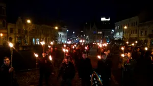 Peste o sută de persoane i-au cerut demisia lui Cioloş la Marşul Memorial Avram Iancu - FOTO