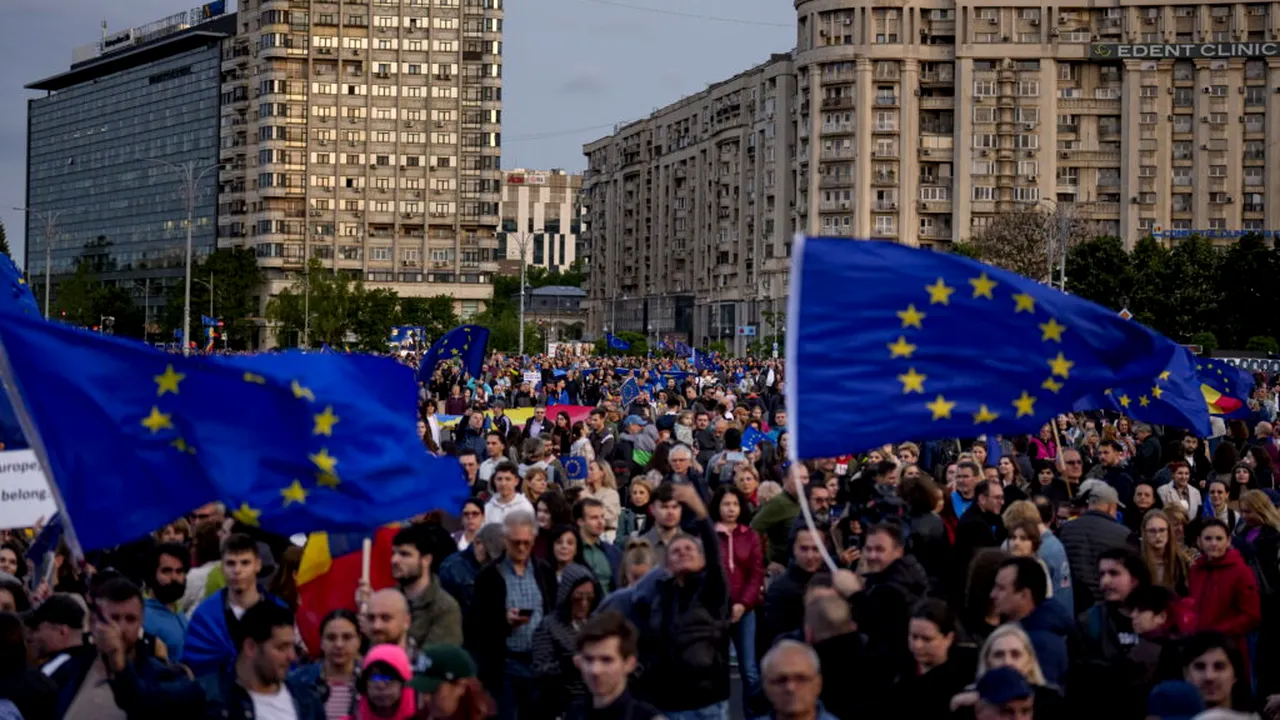 Manifestație pro-UE în centrul Capitalei de Ziua Europei, cu tema „Un singur drum – Europa”. Mesajul lui Tudor Chirilă