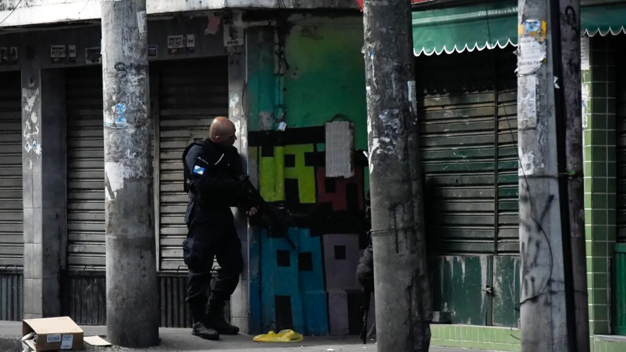 Baricadele războiului urban: Cum transformă cartelurile din Rio favelele în fortărețe