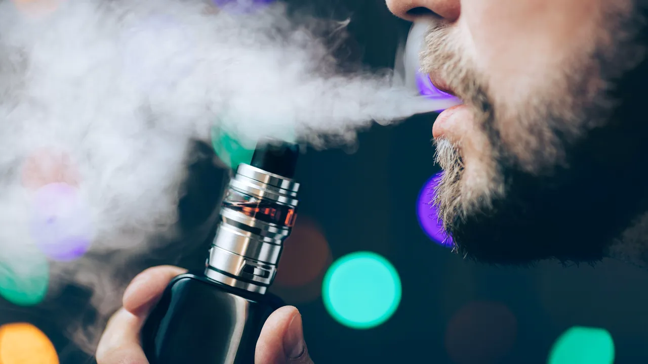 Studiu: Vapatul, chiar fără nicotină, afectează sănătatea vasculară şi nivelul de oxigen