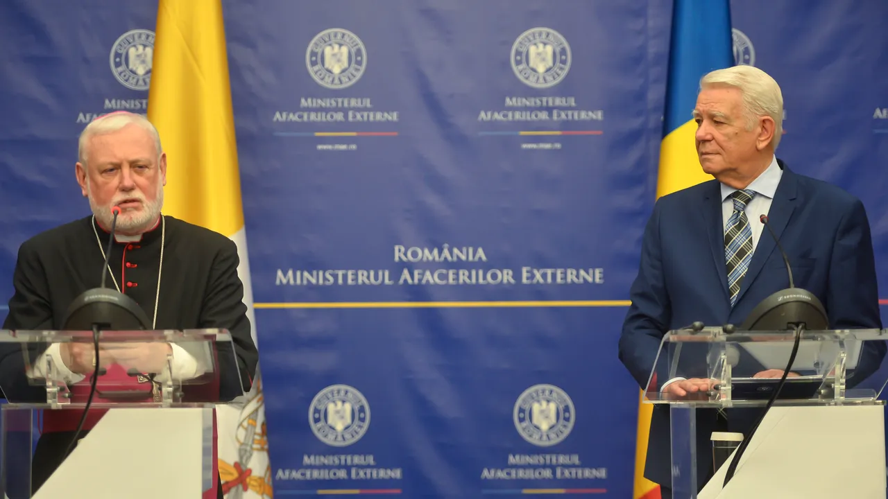 Meleşcanu a discutat cu Gallagher despre organizarea vizitei Papei Francisc în România