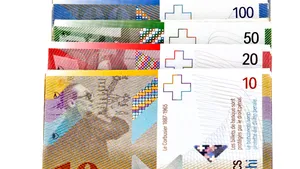 Cum pot profita românii de decizia Băncii Elveţiei