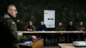 Donald Tusk, vizită la fortificaţiile militare construite la graniţa Poloniei cu Rusia