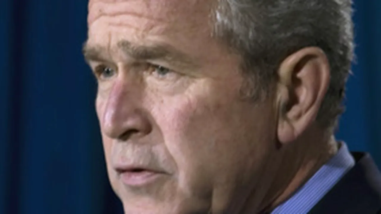 Bush a ordonat armatei să distrugă un satelit spion aflat în derivă