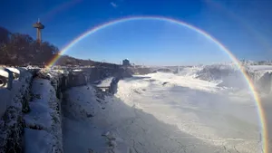 Imagini inedite: Curcubeu peste cascada Niagara - GALERIE FOTO