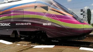 Ponta, în primul tren electric românesc: Arată mai bine ca orice tren din Franţa sau SUA. Cum arată trenul Hyperion - FOTO