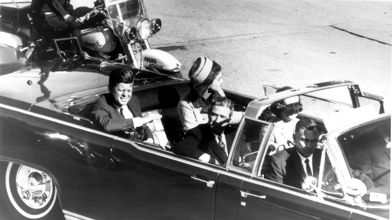 Documente din cadrul anchetei privind asasinatul preşedintelui John F. Kennedy au fost date publicităţii. Numărul de materiale desecretizate este impresionant