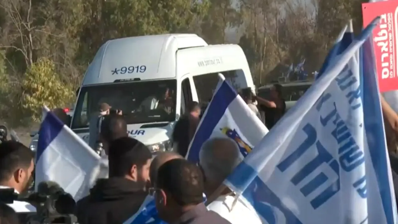 Primii șapte dintre cei 20 de ostatici eliberați din Gaza, predați armatei israeliene